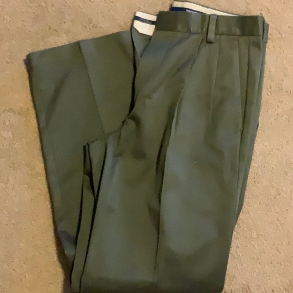 Men’s Levi’s 30 x 32 Green Khaki slacks #10202